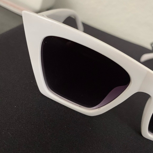 Oversized White Cat Eye Sunglasses - Picture 6 of 7